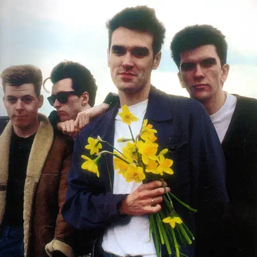 Photo du groupe avec bouquet